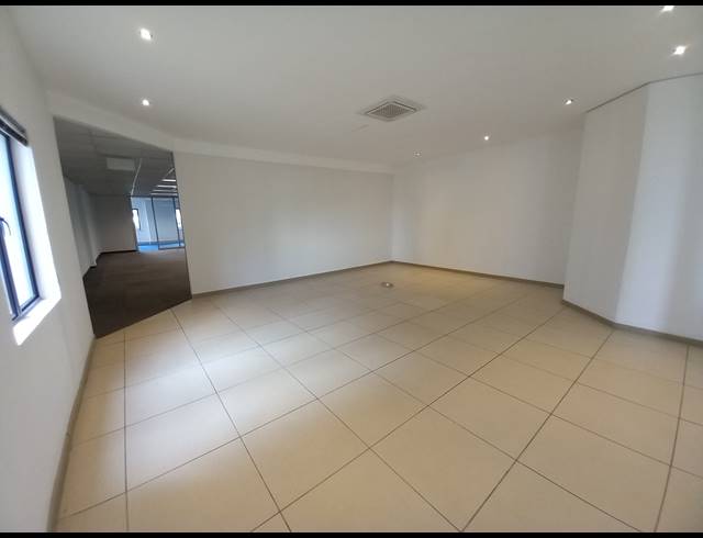 526M² OFFICE TO LET IN BRYANSTON